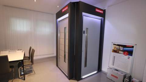 Haustüren in der Ausstellung von Schneiders Bauelemente in Koblenz